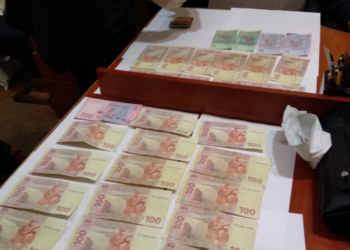 На хабарі викрили слідчого поліції (фото)