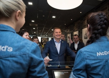 Степан Барна особисто випробував сервіс нового McDonald’s у Тернополі (фото, відео)