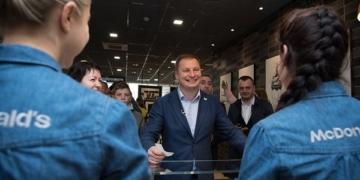 Степан Барна особисто випробував сервіс нового McDonald’s у Тернополі (фото, відео)