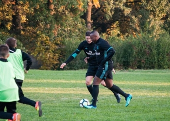 Легенди українського та іспанського футболу зіграли матч дружби (фото)