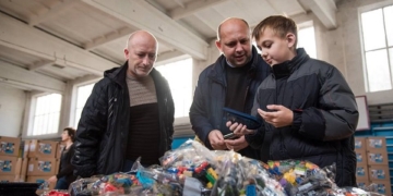Перші класи шкіл Тернопільщини забезпечили наборами LEGO PlayBox (фото)