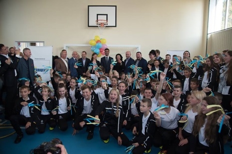 У Тернополі відкрили першу в Україні соціально-спортивну школу Фонду Реал Мадрид (фото)