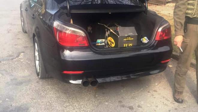 У стані наркотичного сп’яніння та з “травичкою” у багажнику спіймали порушника у Тернополі (фото)