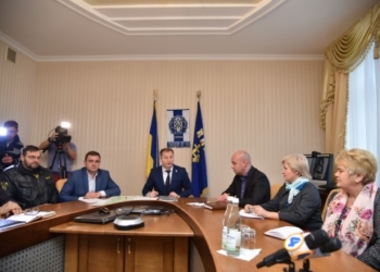 “Це історична подія” – Степан Барна під час підписання розпорядження про утворення Тернопільської міської територіальної громади (фото)