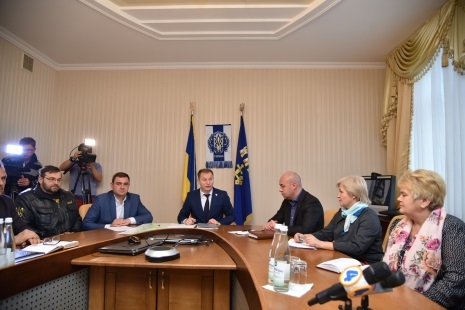 “Це історична подія” – Степан Барна під час підписання розпорядження про утворення Тернопільської міської територіальної громади (фото)