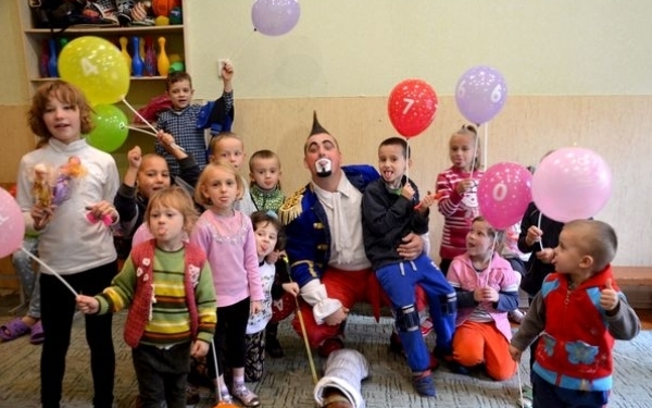Артисти цирку Shekera подарували маленьким тернополянам свято (Фото)