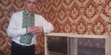 Тернопільський пасічник Богдан Лазута: «Бджоли в акваріумі – найкращий лік від застуди»