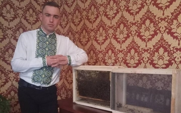 Тернопільський пасічник Богдан Лазута: «Бджоли в акваріумі – найкращий лік від застуди»