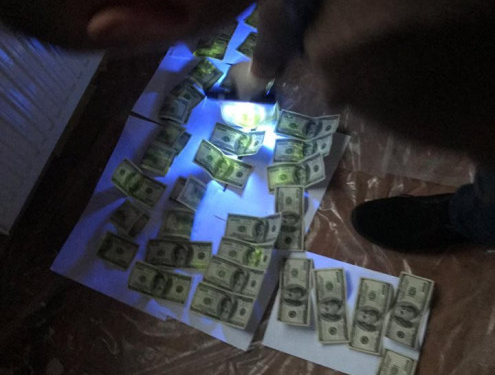 Сільський голова спокусився на хабар (фото)