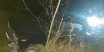 П’яний водій не впорався з керуванням і врізався в бетонну огорожу (фото)