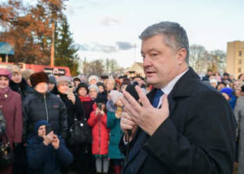 Порошенко: Як можна ходити до церкви, у якій служба починається з молитви за Путіна і Кирила