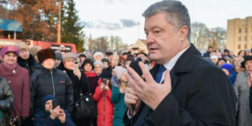 Порошенко: Як можна ходити до церкви, у якій служба починається з молитви за Путіна і Кирила