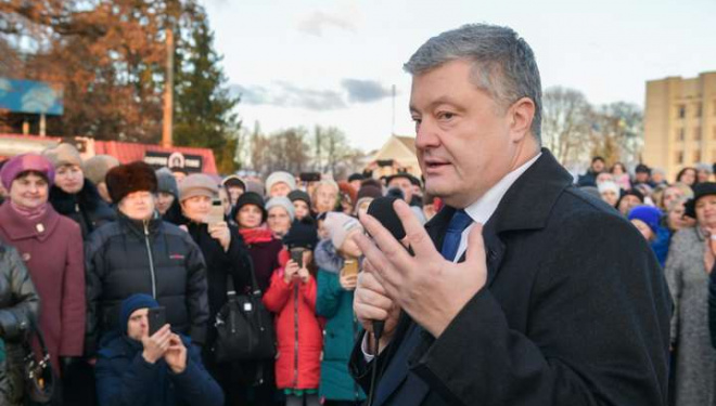 Порошенко: Як можна ходити до церкви, у якій служба починається з молитви за Путіна і Кирила