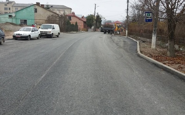 Проблемну ділянку дороги М-12 у Бережанах відремонтовано (фото)