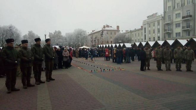 Тисячі тернополян запалили свічки пам’яті