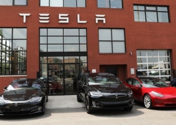 У Києві прямо з салону викрали преміальний електромобіль Tesla Model X