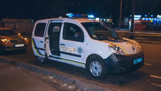 У Києві біля метро знайшли труп чоловіка: пристойно одягнений і з грішми