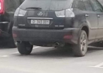 У Почаєві помітили авто з дипломатичними номерами Російської Федерації