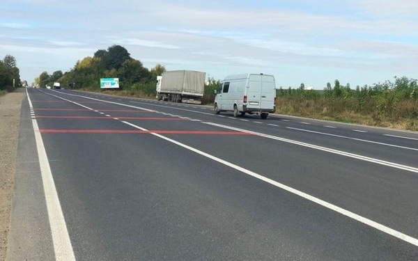 На Тернопільщині облаштовують шумові смуги та пішохідні переходи з пластику