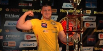 Тисячі людей та безліч квітів: на Тернопільщині поховали відомого армреслера Андрія Пушкаря (Фоторепортаж)