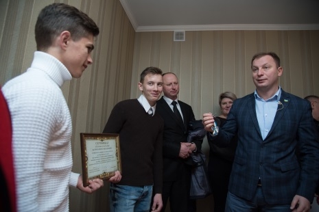 На Тернопільщині ще двоє дітей-сиріт отримали житло від держави (фото)