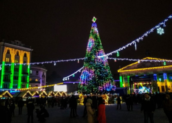 У Тернополі запалили новорічну ялинку. Гостем на святі був Президент (Фото)