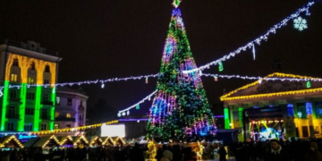 У Тернополі запалили новорічну ялинку. Гостем на святі був Президент (Фото)