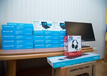 Школа на Тернопіьщині отримала 30 новеньких ноутбуків (фото)