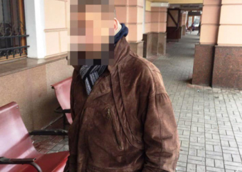 На залізничному вокзалі у Тернополі затримали грабіжника (фото)