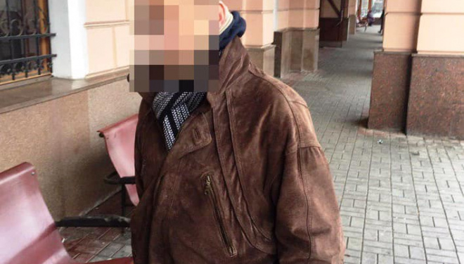 На залізничному вокзалі у Тернополі затримали грабіжника (фото)