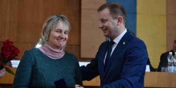 Степан Барна вручив державну нагороду матері-героїні з Озерної (фото)