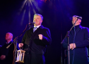 Ледь протиснувся між тернополянами: як Президент України у центрі Тернополя новорічну ялинку засвітив