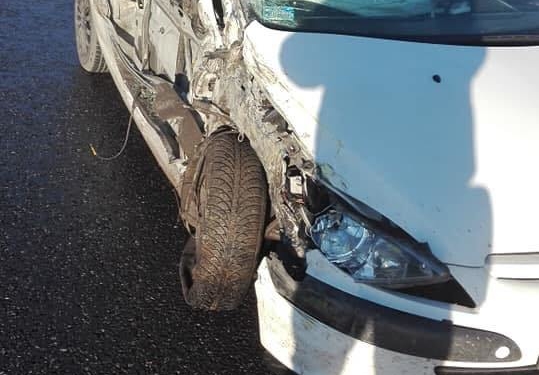 На трасі Львів–Тернопіль автомобіль Peugeot зіткнувся з  маршруткою (Фото)