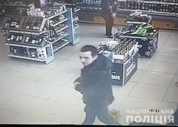 Крадія з автозаправної станції розшукують на Тернопільщині (Фото, відео)