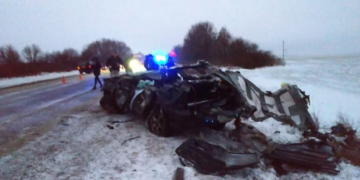 Смертельна аварія неподалік Дружби: двоє людей загинуло, інших забрала швидка (Фото)