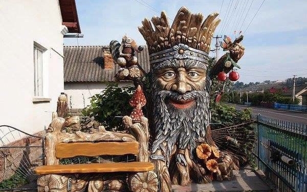 Чоловік з Тернопільщини перетворив своє подвір’я у справжню казку