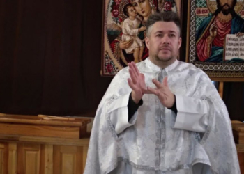 У Тернополі священик служить літургії та колядує мовою жестів (Фото)