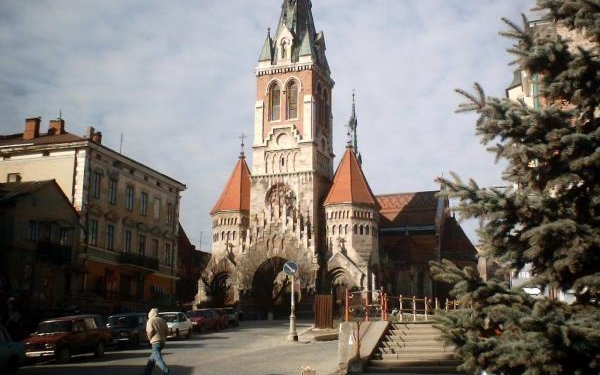 Сакральна споруда з Тернопільщини у ТОП-7 найвеличніших костелів України (Фото)