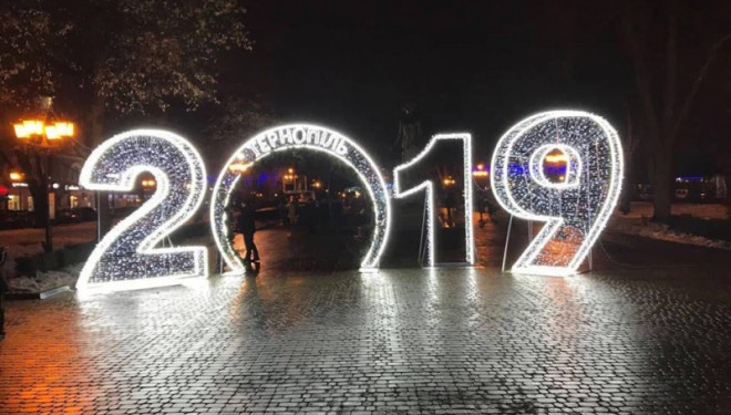 Фотозона з ЛЕД-підсвіткою стала улюбленою серед тернополян