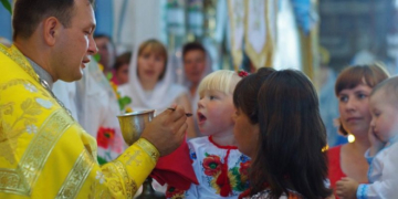 Сільський батюшка з Тернопільщини веде власний кулінарний відеоблог