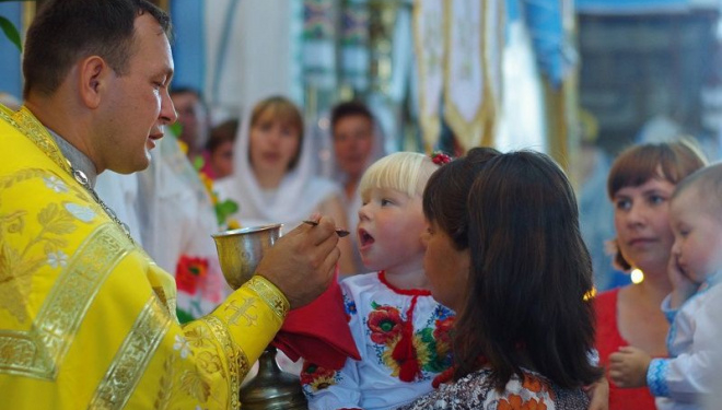 Сільський батюшка з Тернопільщини веде власний кулінарний відеоблог