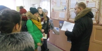 У школі на Тернопіллі відбулася виставка фото з передової російсько-української війни