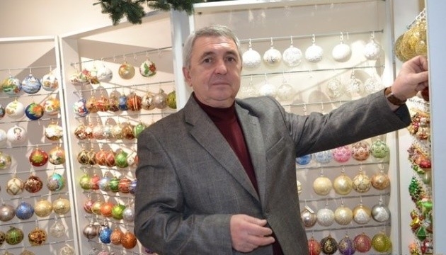 400 тисяч оригінальних ялинкових прикрас тернополяни виготовляють для Європи, США та Канади