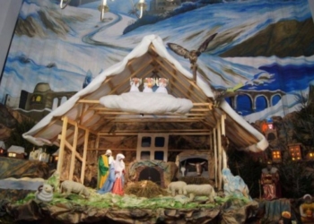 У Тернополі до Різдва встановили 20-метровий “рухомий вертеп” (Фото)