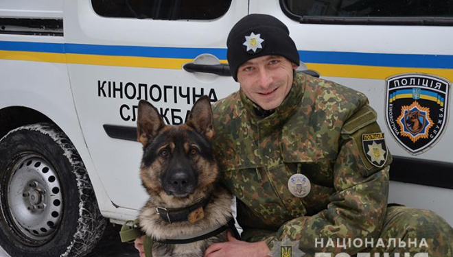 На Тернопільщині молодик пішов у ліс та перерізав собі горло: самогубцю врятував собака