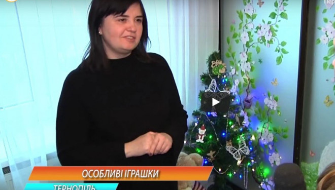 Відомі тернополяни показали свої новорічні ялинки