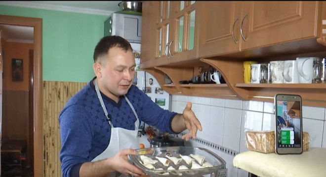 Тернопільський священик-блогер навчає тисячі людей готувати (Відео)