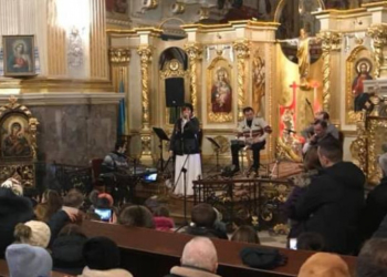 Відомий гурт колядував у тернопільському храмі (Фото)