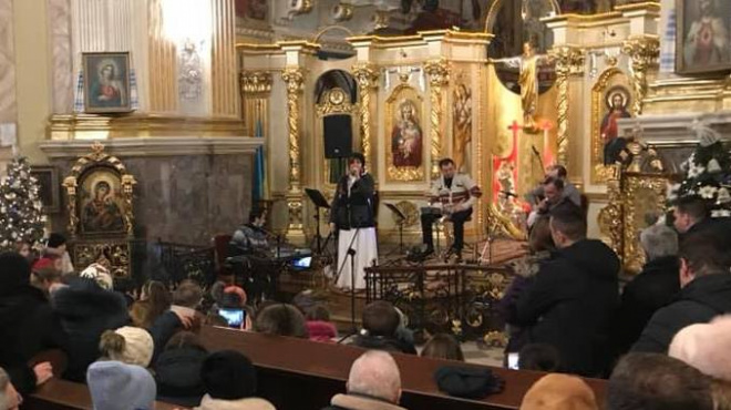 Відомий гурт колядував у тернопільському храмі (Фото)