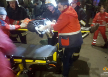 У Тернополі водій Audi A6 зіткнувся з деревом